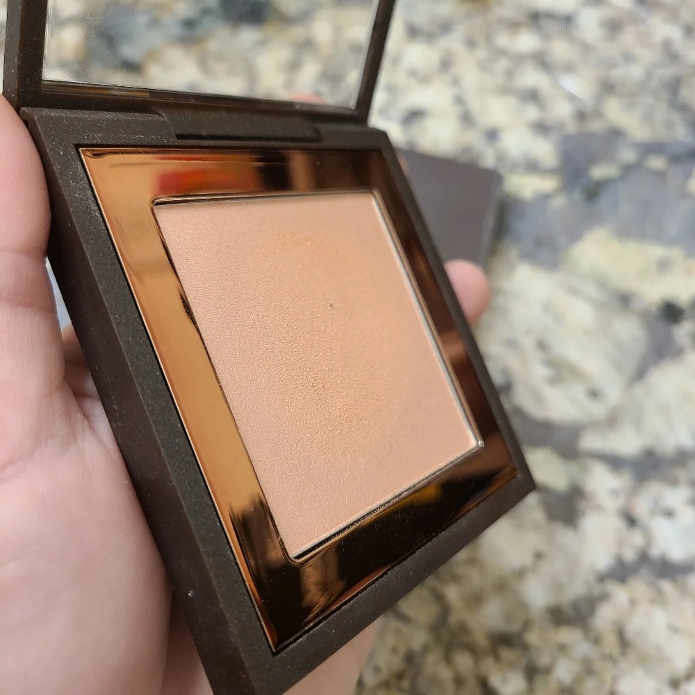MAC Cosmetics LE Bao Bao Wan Summer Lt Ed Opal Blush Highlighter- light pink